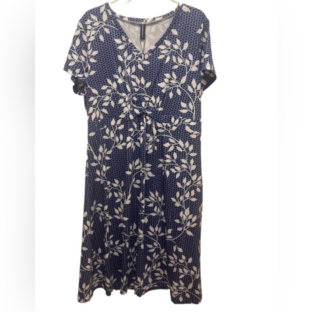Just Fabulous Now, Womens short sleeve,Leaf print,V-neck Dress size XXL (14)